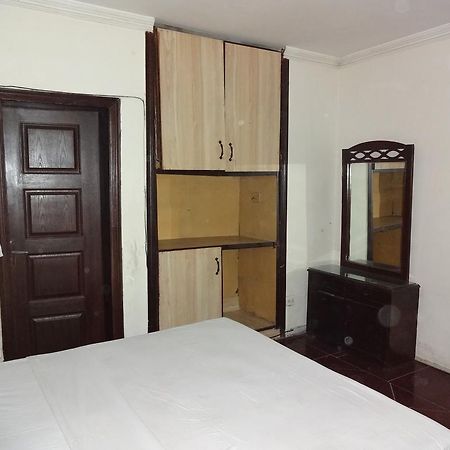 Safari Hotel Upper Mall Лахор Екстериор снимка