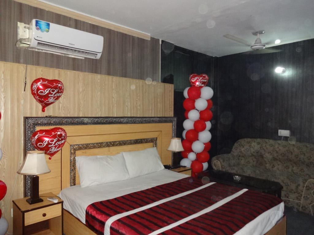 Safari Hotel Upper Mall Лахор Стая снимка