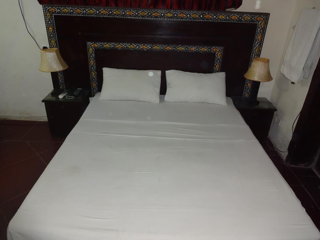 Safari Hotel Upper Mall Лахор Екстериор снимка