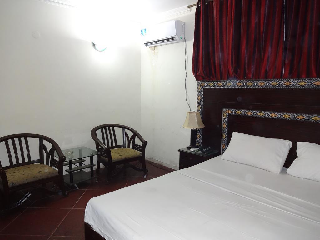 Safari Hotel Upper Mall Лахор Екстериор снимка